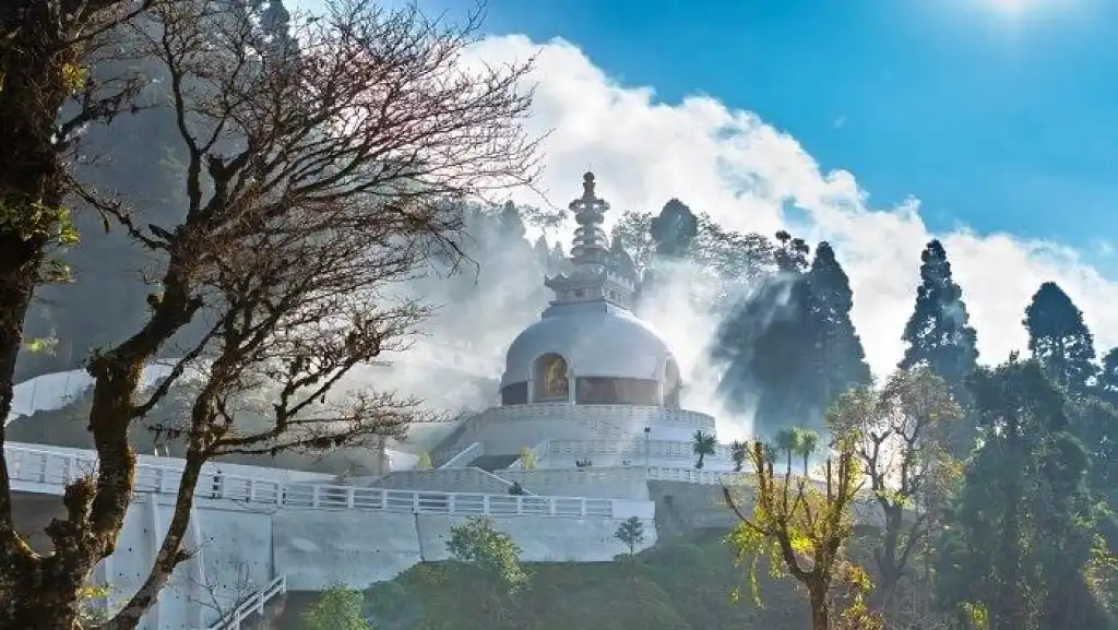 5 Must-Visit Places To Make The Best Out Of Your Darjeeling Trip