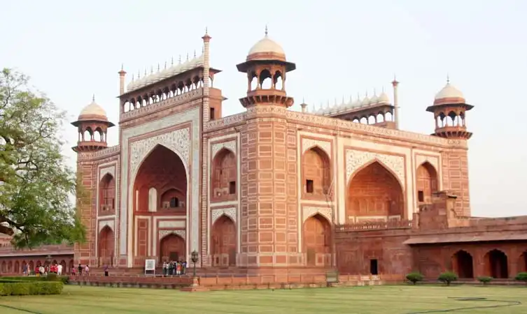 Best Places to Visit in Agra